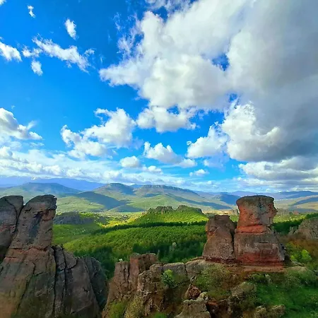 дом край скалите